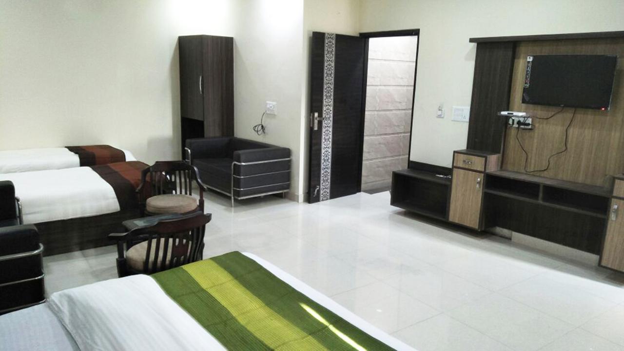 R.S Hotel & Restaurant Amritsar Exterior foto
